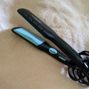 Steam flat iron